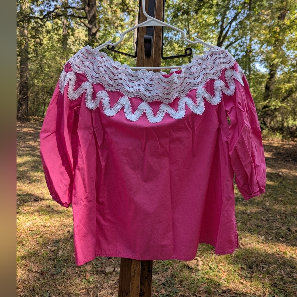 ❤️5/$25  Crown and Ivy Off Shoulder Top